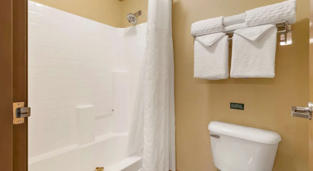 Шестиместный семейный номер Standard с видом на реку Best Western Plus Columbia River Inn