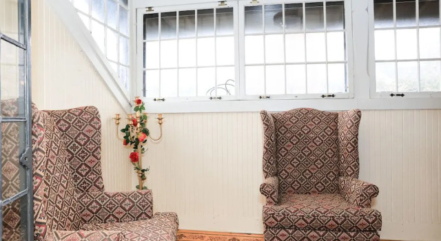 Четырёхместный люкс Deluxe Stone Chalet Bed & Breakfast Inn