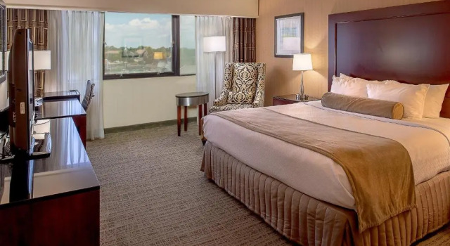 Номер Superior Crowne Plaza Hotel St. Louis Airport by IHG