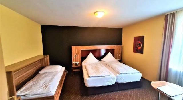 Трёхместный номер Hotel Silberhorn