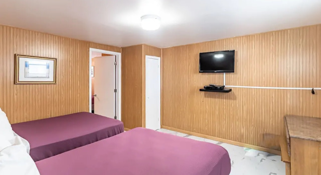 Четырёхместный номер Deluxe Boardwalk Sand & Surf Beach Hotel Oceanfront