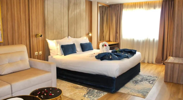 Полулюкс First Suites Hôtel