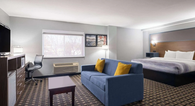 Номер Deluxe AmericInn by Wyndham Woodstock IL