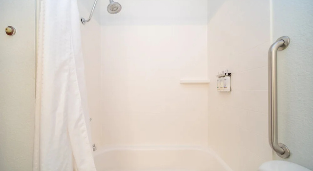 Двухместный номер Standard с видом на бассейн Holiday Inn Express Hotel & Suites Bedford by IHG