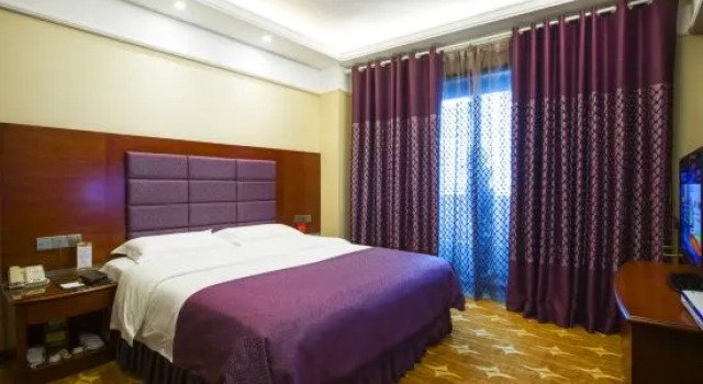 Двухместный семейный люкс с 2 комнатами Hualian Hotel