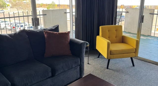 Firedobbelt familie suite med altan Satellite Hotel