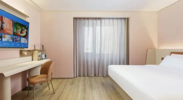 Люкс Deluxe HanTing Hotel (Dalian Development Zone Shuang D Port)