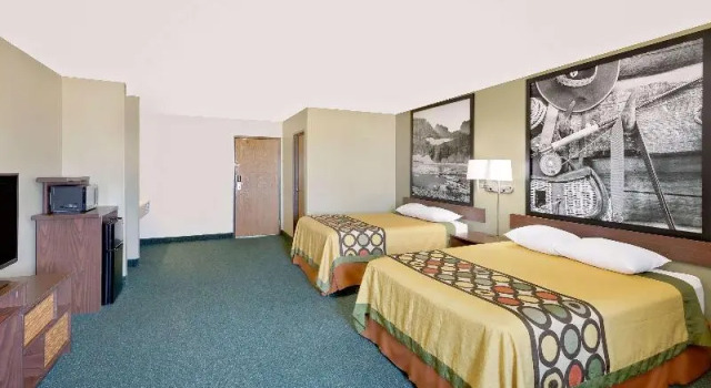 Шестиместный номер Standard Super 8 by Wyndham Belgrade/Bozeman Airport
