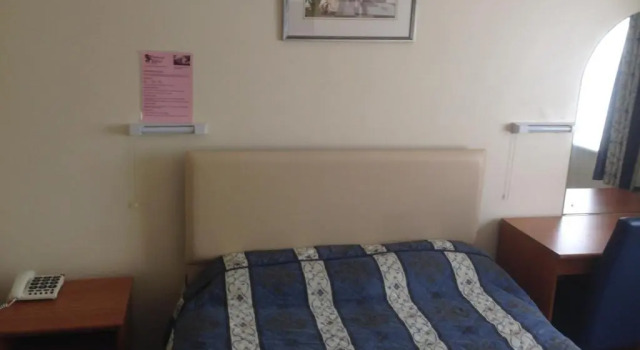 Четырёхместный люкс Elmhurst Hotel