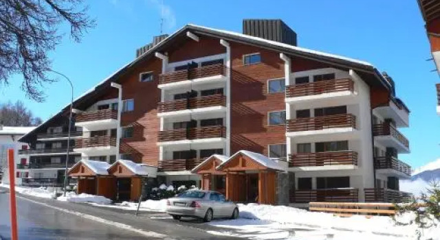 Apartment Valdor A Crans Montana 2, Book Lejlighed Hoteller i Lens med pool, Swimmingpool