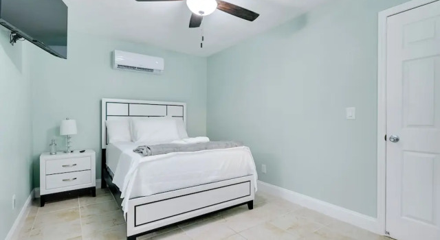 Modern Tampa Apartment ~ 3 Mi to Busch Gardens!, Book Lejlighed Tampa Florida