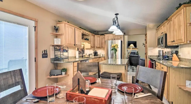 Коттедж Family-friendly Home w/ Hot Tub: 1 Mi to Dtwn