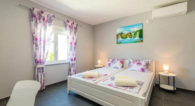 Amazing Home in Benkovac With Outdoor Swimming Pool, Wifi and 6 Bedrooms