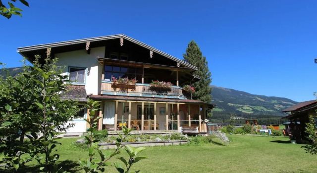 Апартаменты Cosy Apartment in Neukirchen near Krimmler Waterfalls
