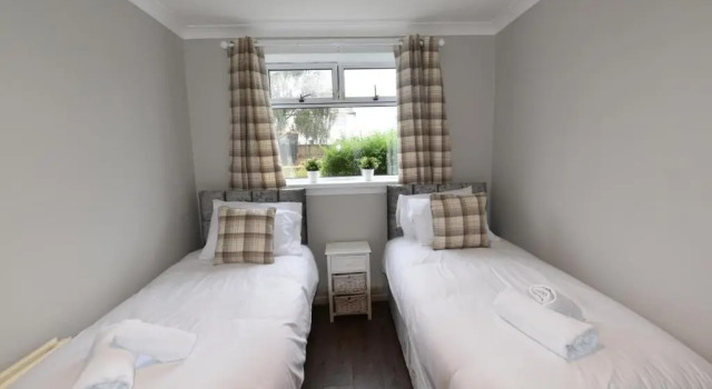 Вилла Sighthill 3 Bedrooms with Private Garden