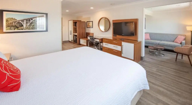Двухместный люкс Deluxe Pasadena Rose & Crown Hotel