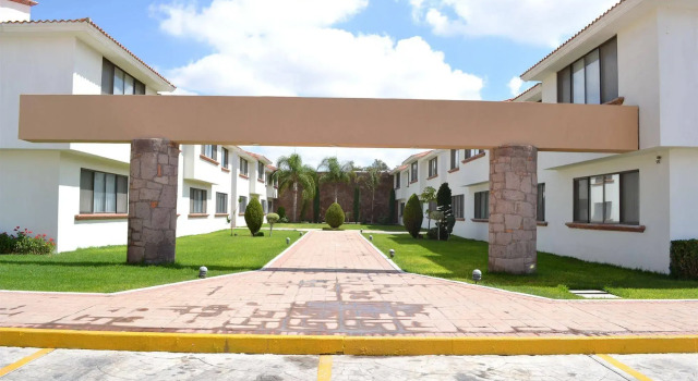La Posada Hotel & Suites