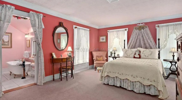 Люкс Princess Anne Book Lovers Inn