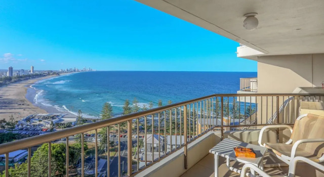 Четырёхместный номер Standard с балконом и с видом на сад Gemini Court Holiday Apartments