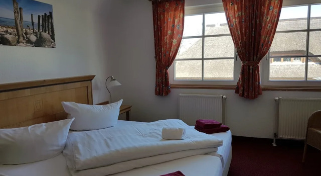 Hotel Alt Wittower Krug, Забронировать Отель Вик Wittow Peninsula