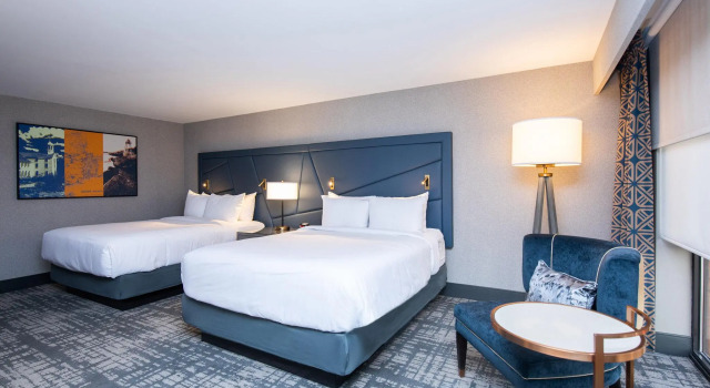 Четырёхместный номер Standard Crowne Plaza Providence-Warwick  by IHG