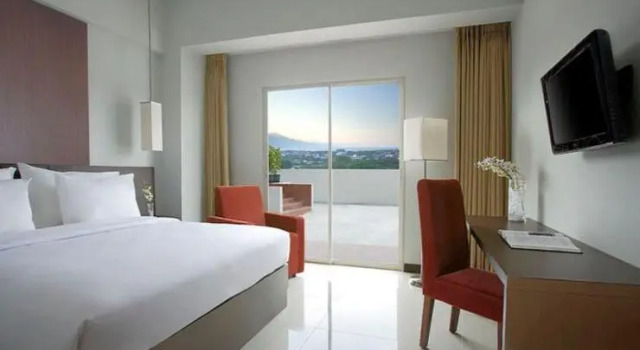 Номер Superior Hotel Santika Palu