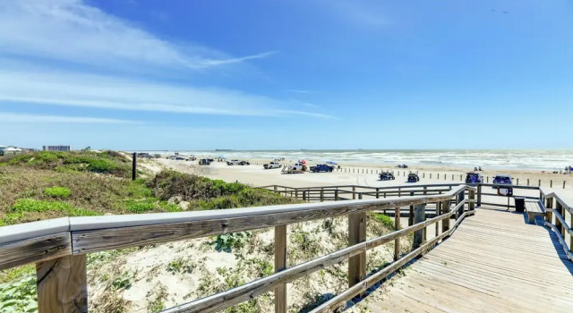 Апартаменты Beachfront Condo w/ Pool Access in Port Aransas