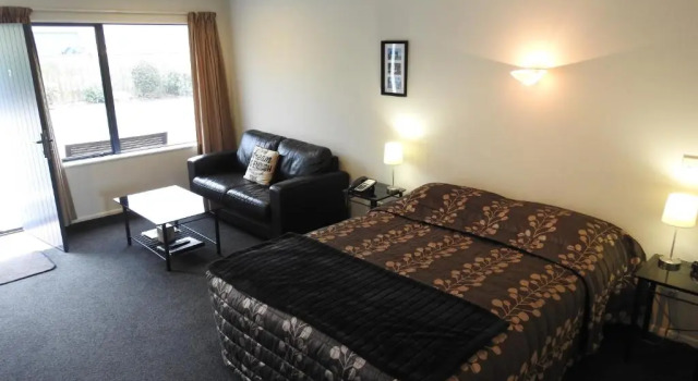 Студия Tudor Lodge Motel