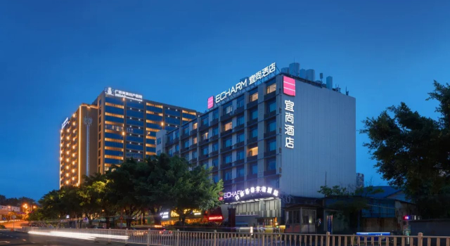 Echarm Hotel Nanning Qingxiu Mountain, Rezerwuj Hotel Hotele w Nanning z parkingiem, Parking