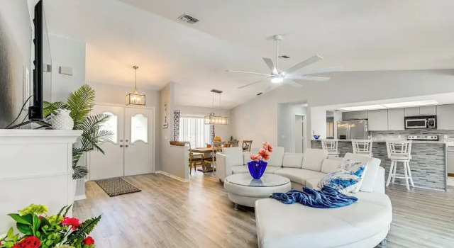 Коттедж Spring Hill Home: Heated Pool, 9 Mi to Beach!