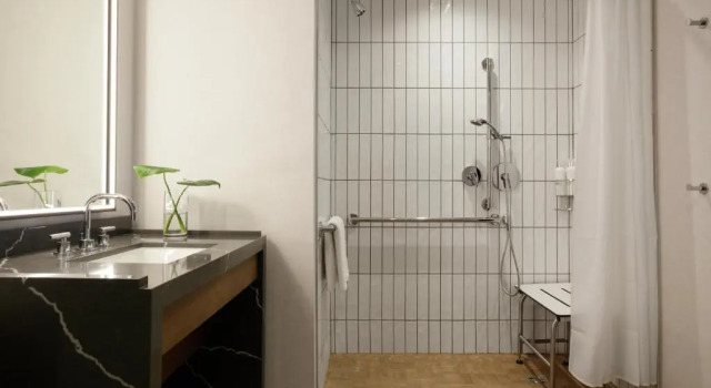 Четырёхместный номер Standard Kimpton - Harper Hotel by IHG