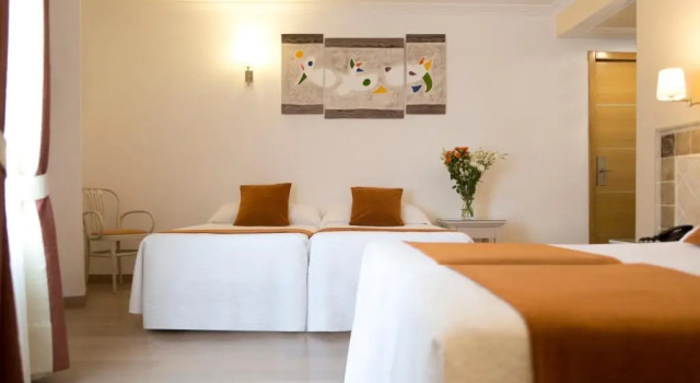 Семейный номер Standard Hotel Plaza Cavana