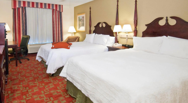 Standard Vierer Zimmer Hampton Inn Canton