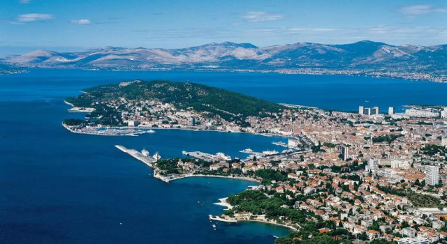 Studio Apartment CONTE Split, Prenota Appartamento Hotel a Croatian Islands con parcheggio, Parcheggio