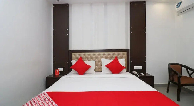 Capital O 18443 Hotel Nano, Забронировать Отель Отели штата Раджастхана с парковкой, Парковка