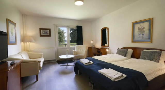 Deluxe dobbelt værelse med altan med søudsigt Hotel Skanderborghus