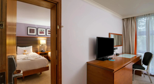 Номер смежный семейный Hilton London Kensington Hotel