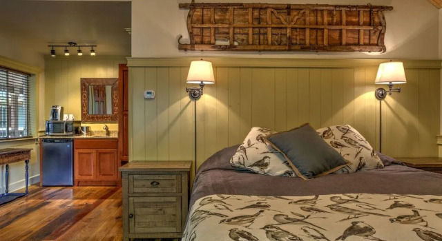 Shasta View Lodge, จอง โรงแรม McCloud Mount Shasta