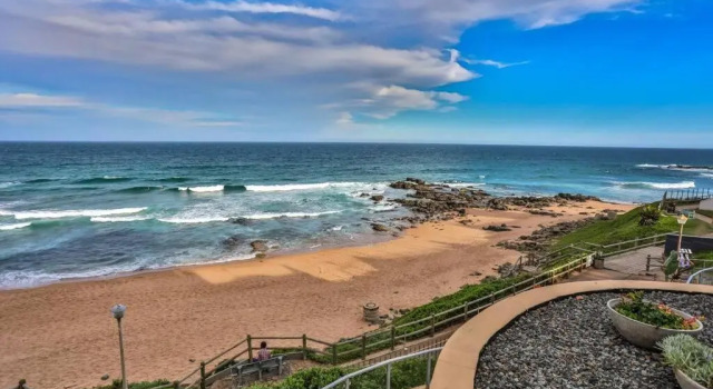 102 Bermuda-Comfortable ground floor on main beach