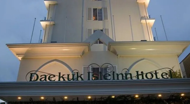 Daekuk Isleinn Hotel, Забронировать Отель Отели Согвипхо с парковкой, рядом с Реабилитационная клиника «Зоунс» в Чеджу, Парковка