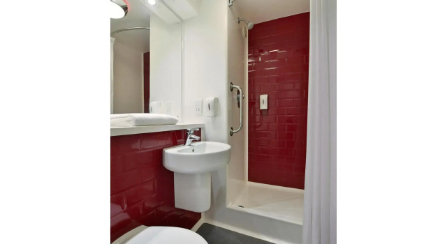 Номер Standard Travelodge Cardiff Atlantic Wharf Hotel