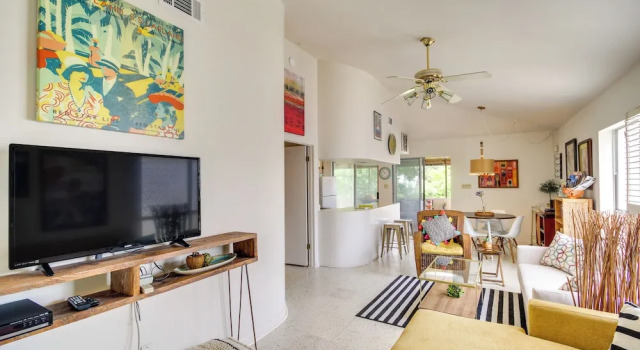 1 Block to Beach: Biloxi Hidden Gem w/ Gulf View