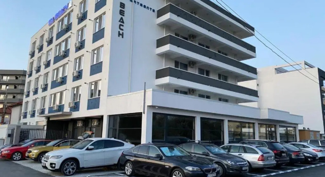 VEL Beach Apartment, Varaa Huoneisto Hotellit Mamaia-Sat pysäköinnillä, Pysäköinti