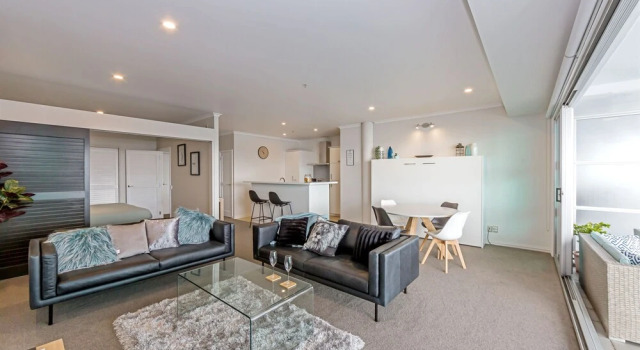 QV Elegant Modern Apt with Waterview 982
