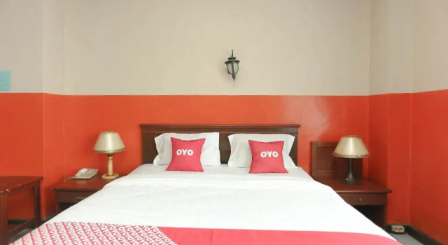 Люкс Deluxe Urbanview Hotel Kharisma Banjarmasin
