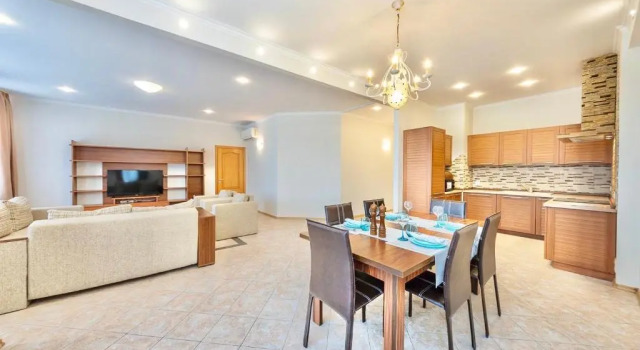 Alex Apartments near Kreshatik st, Book Apartment Pecherskyj Kyiv