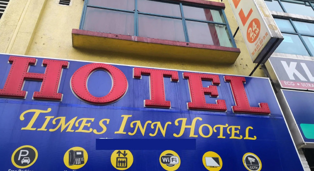 Трёхместный семейный люкс OYO 766 Times Inn Hotel