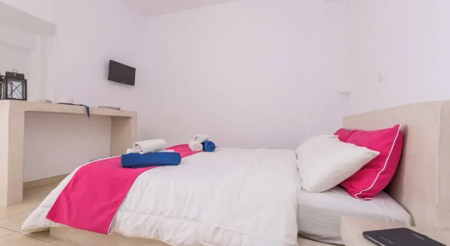 1- bed apt Near Black Beach-sleeps 4-parking