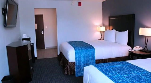 Четырёхместный люкс Travelodge by Wyndham Water’s Edge Hotel - Racine