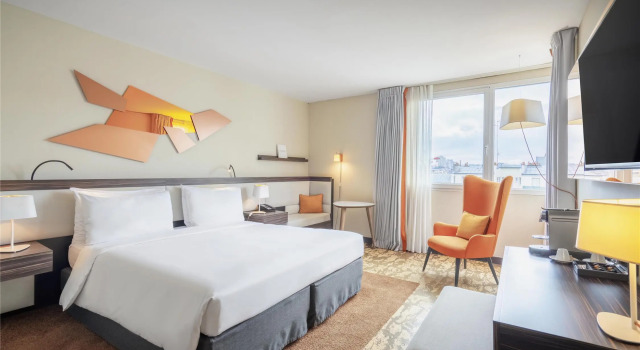 Номер Family Connecting DoubleTree by Hilton Paris Boulogne